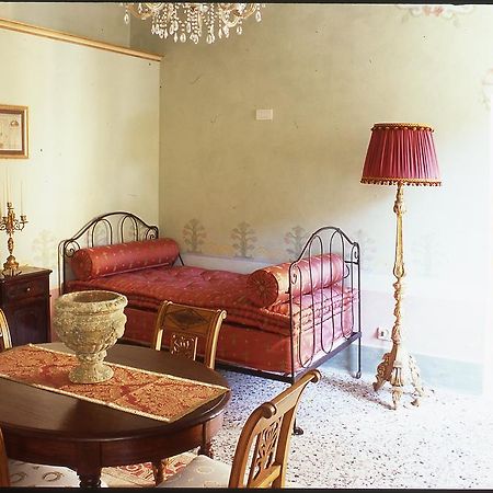 Locanda Pietrasantese B&B Пьетразанта Экстерьер фото